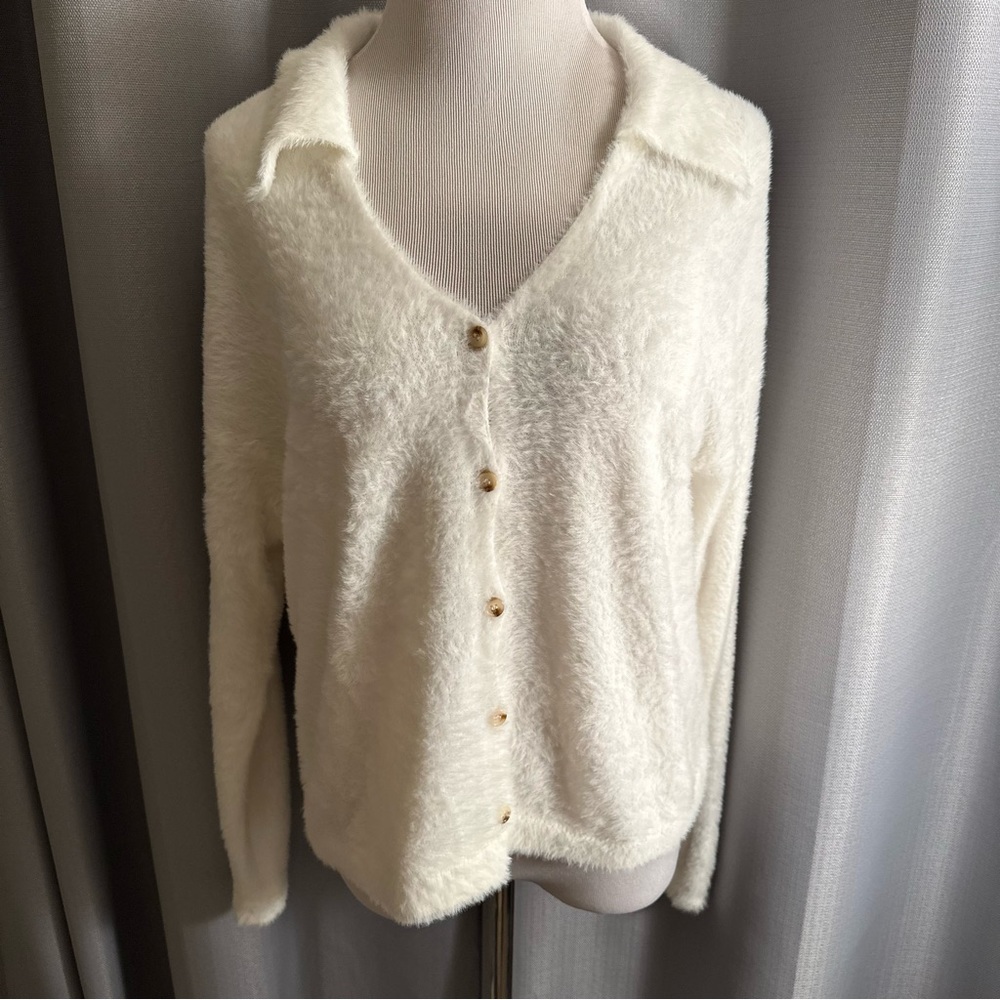 Promesa Fuzzy Off-White Button Cardigan